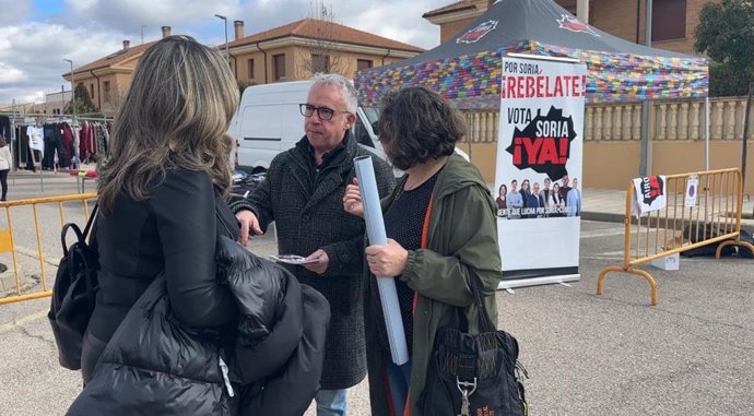 Ángel Ceña durante un acto de campaña en El Burgo de Osma (Soria).