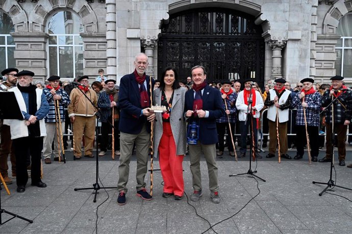 Santander da la bienvenida a marzo con las tradicionales marzas cantadas por el Coro Ronda Altamira