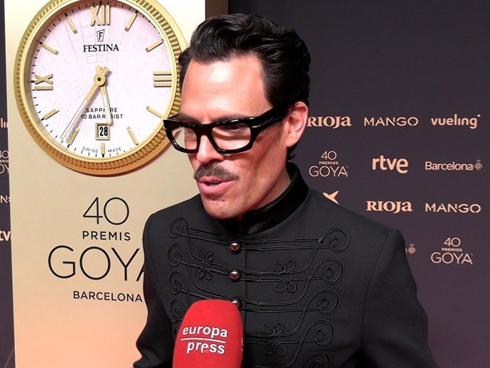 Juan Avellaneda adelanta en los Goya cómo será el vestido de novia de Nieves Álvarez