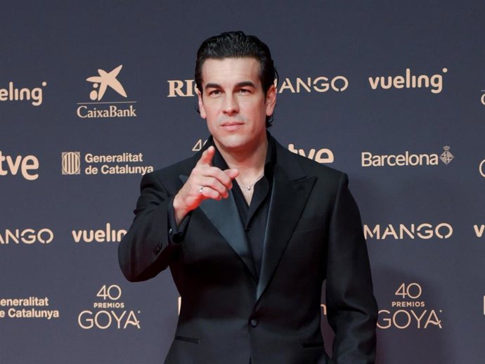 El actor Mario Casas posa en la alfombra roja de la 40º edición de los Premios Goya, en el Auditori del Centre de Convencions Internacionals, a 28 de febrero de 2026, en Barcelona, Cataluña (España).