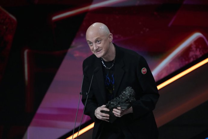 El artista musical Kangding Ray recoge el Goya a Mejor Música Original por 'Sirat' en la 40º edición de los Premios Goya, en el Auditori del Centre de Convencions Internacionals, a 28 de febrero de 2026, en Barcelona, Cataluña (España).