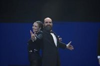 Luis Tosar y Rigoberta Bandini comienzan los Goya condenando la "violencia" de las guerras de Irak, Irán y Gaza