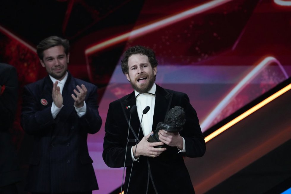 El actor Álvaro Cervantes recoge el Goya a Mejor Actor de Reparto por 'Sorda' en la 40 edición de los Premios Goya, en el Auditori del Centre de Convencions Internacionals, a 28 de febrero de 2026, en Barcelona, Cataluña (España).