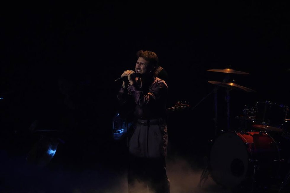 El cantante Dani Fernández actúa en la 40 edición de los Premios Goya, en el Auditori del Centre de Convencions Internacionals, a 28 de febrero de 2026, en Barcelona, Cataluña (España).