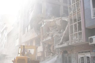 Archivo - Edificios dañados en Teherán (archivo).