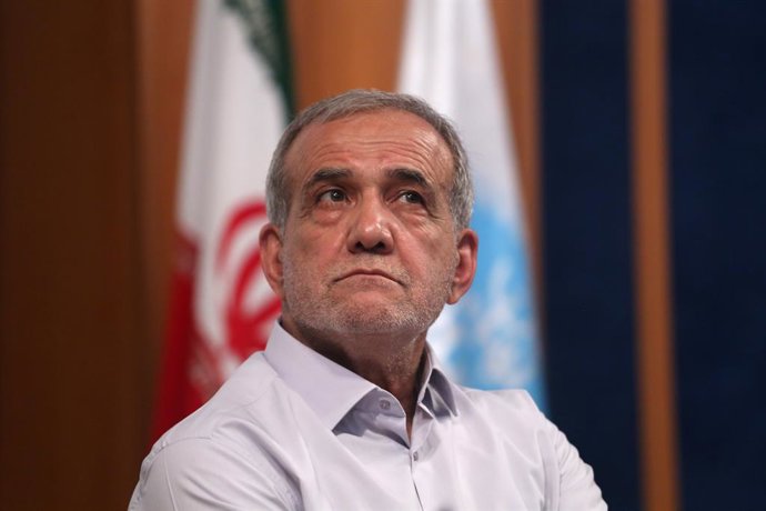 Archivo - June 16, 2024, Tehran, Iran: Iranian reformist candidate MASSOUD PEZESHKIAN speaks during a meeting with Tehran University students as part of his election campaigning in Tehran. Iran is holding a new presidential election on June 28 following t