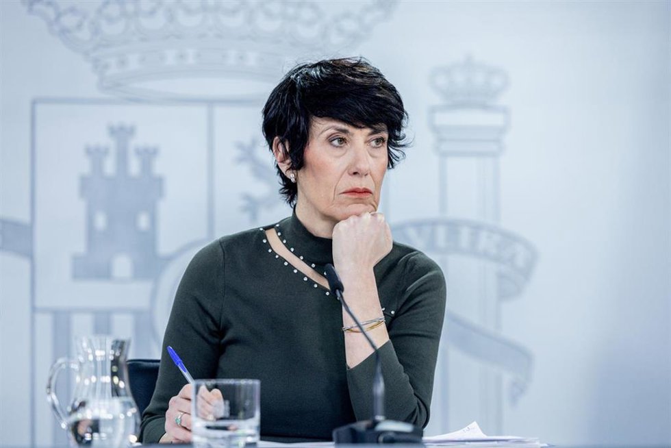 La ministra de Inclusión Seguridad Social y Migraciones, Elma Saiz, durante una rueda de prensa tras el Consejo de Ministros, a 24 de febrero de 2026, en Madrid (España).