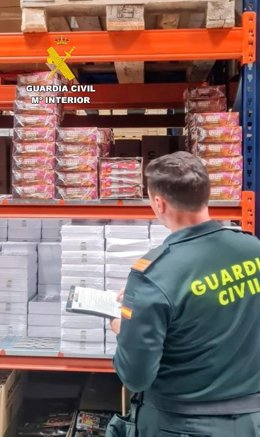 La Guardia Civil ha confiscado más de 15.800 productos pirotécnicos en una operación previa al inicio de las fiestas de las Fallas 2026, informa el Instituto Armado.