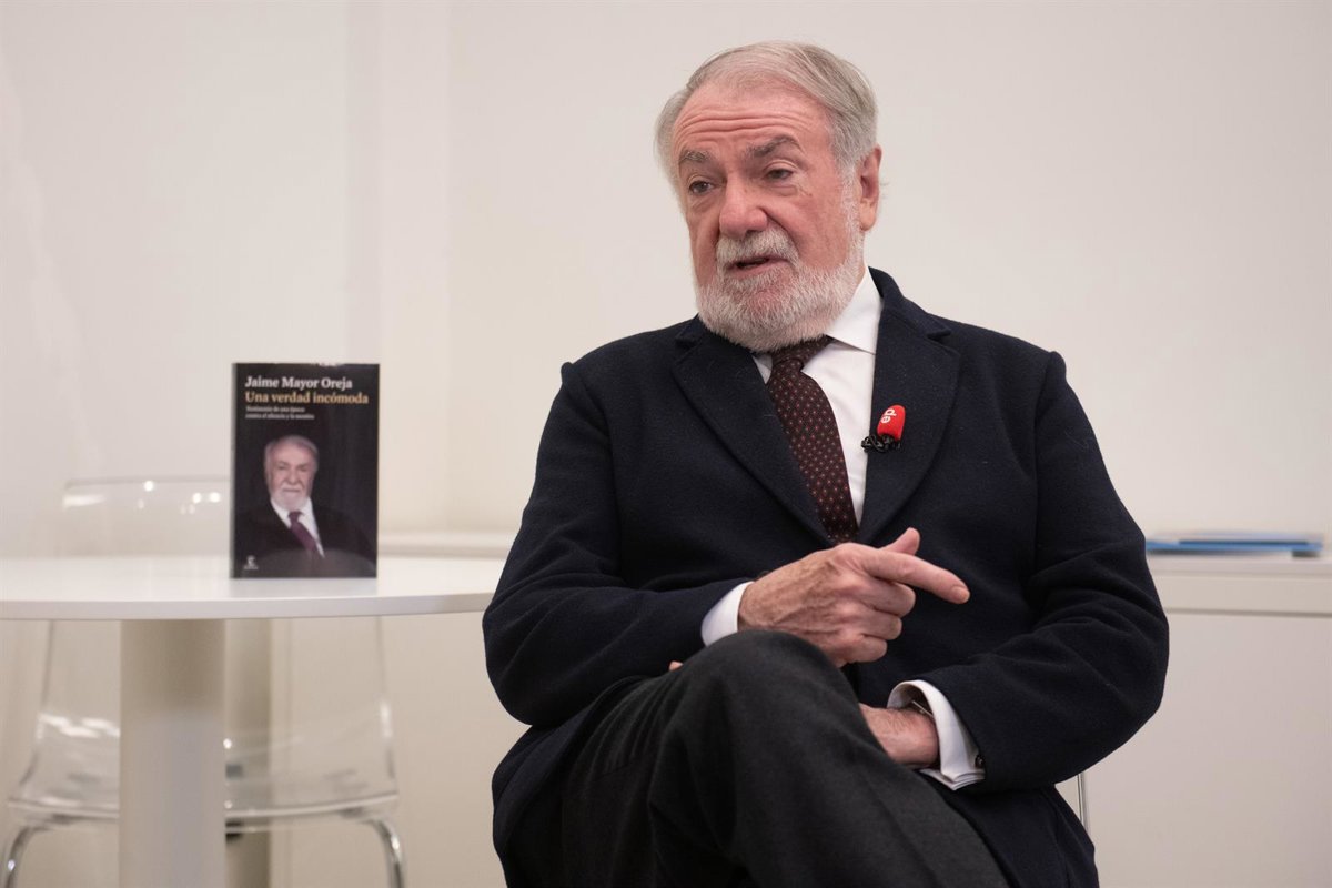 Mayor Oreja urge a PP-Vox a armar una  alternativa al Frente Popular :  UCD rechazó el pacto con Fraga y desaparecimos 