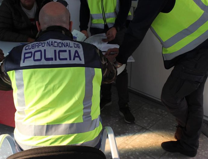 La Policía Nacional detiene a un hombre por denunciar falsamente haber sido víctima de una estafa relacionada con cargos fraudulentos