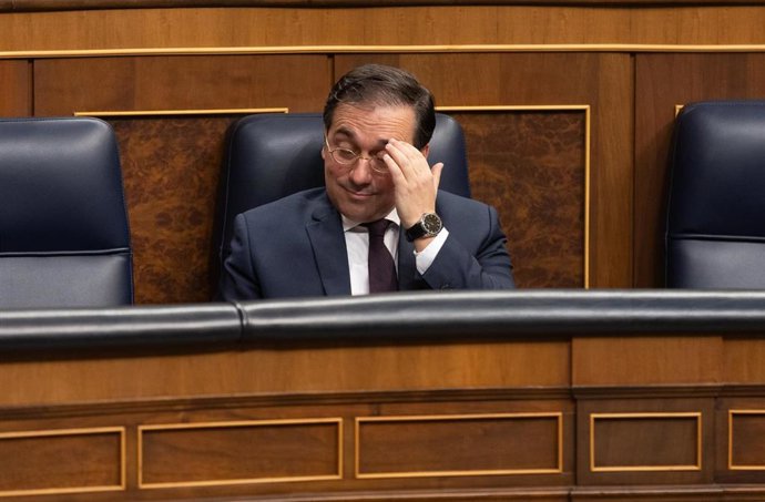 Archivo - El ministro de Asuntos Exteriores, Unión Europea y Cooperación, José Manuel Albares, durante una sesión plenaria, en el Congreso de los Diputados, a 5 de diciembre de 2023, en Madrid (España).  
