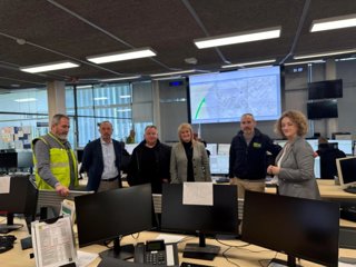 La parlamentaria granadina del PP Rosa Fuentes en el encuentro de trabajo con los profesionales del Servicio de Emergencias 112.