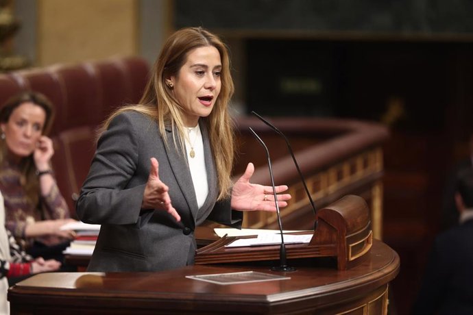 La diputada del PP Sofía Acedo interviene durante una sesión de control al Gobierno, en el Congreso de los Diputados, a 25 de febrero de 202, en Madrid (España)