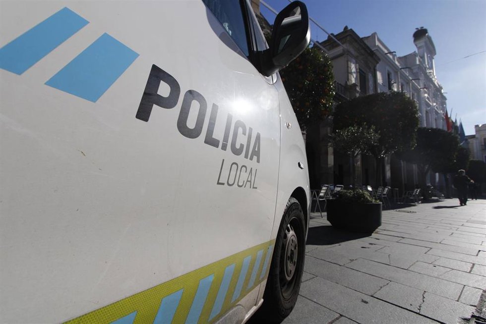 Archivo - Coche de la Policía Local de Mérida