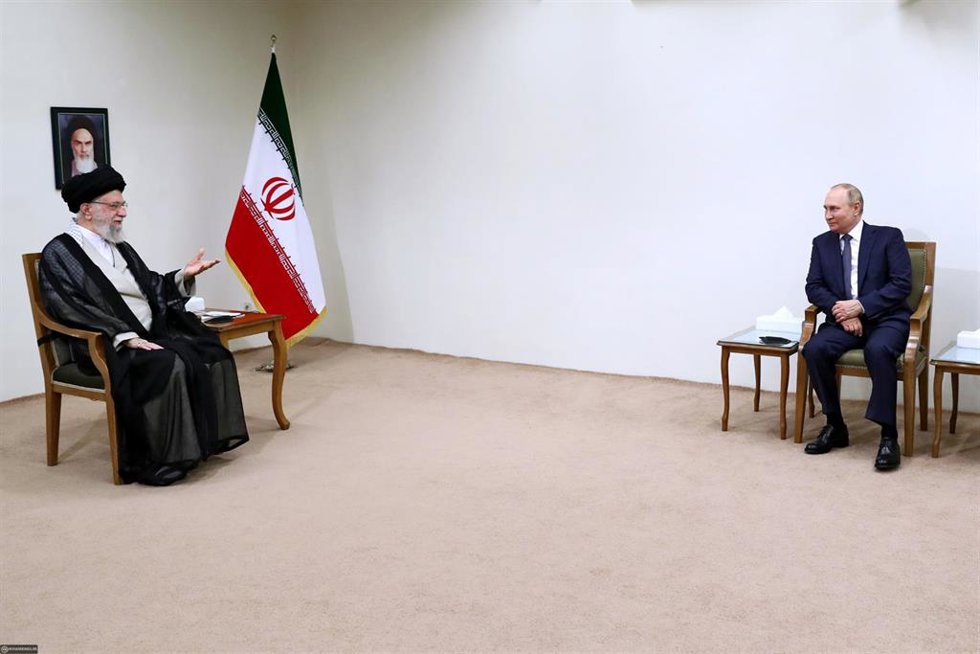 Archivo - Alí Jamenei recibe la visita de Vladimir Putin en 2022 (archivo)