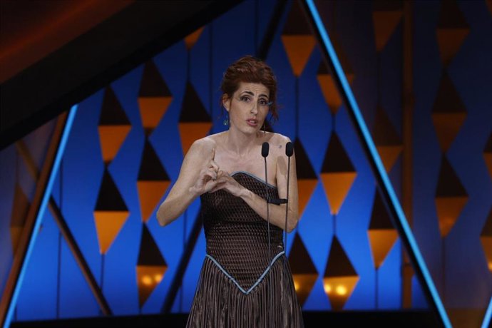 La actriz murciana Miriam Garlo, tras recibir su premio a la Mejor Actriz Revelación en los Goya 2026
