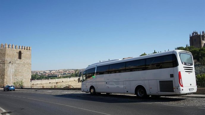 Línea de transporte regular de viajeros VCM 039 entre Méntrida y Toledo.