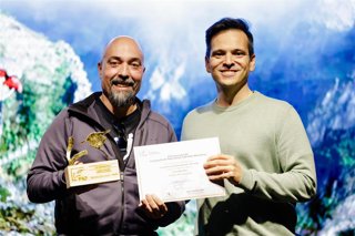 El fotógrafo Fernando Prieto García, autor de la imagen 'Perdiz de montaña', recibe el premio absoluto del Concurso de Fotografía 'Las Aves Silvestres'