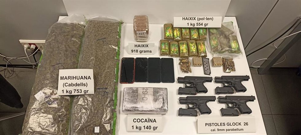 Material incautado en la operación por los Mossos d'Esquadra.