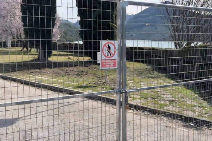 Imagen de la valle cerrada que permite el acceso al pantano del Quiebrajano.