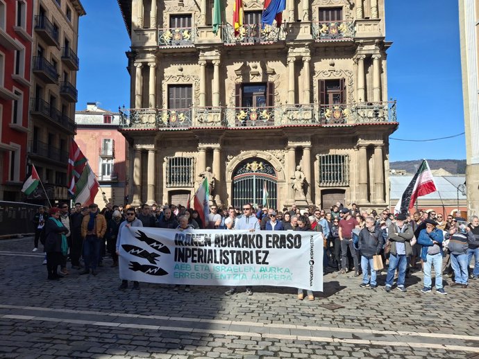 Concentración en protesta por el ataque de Estados Unidos e Israel contra Irán.