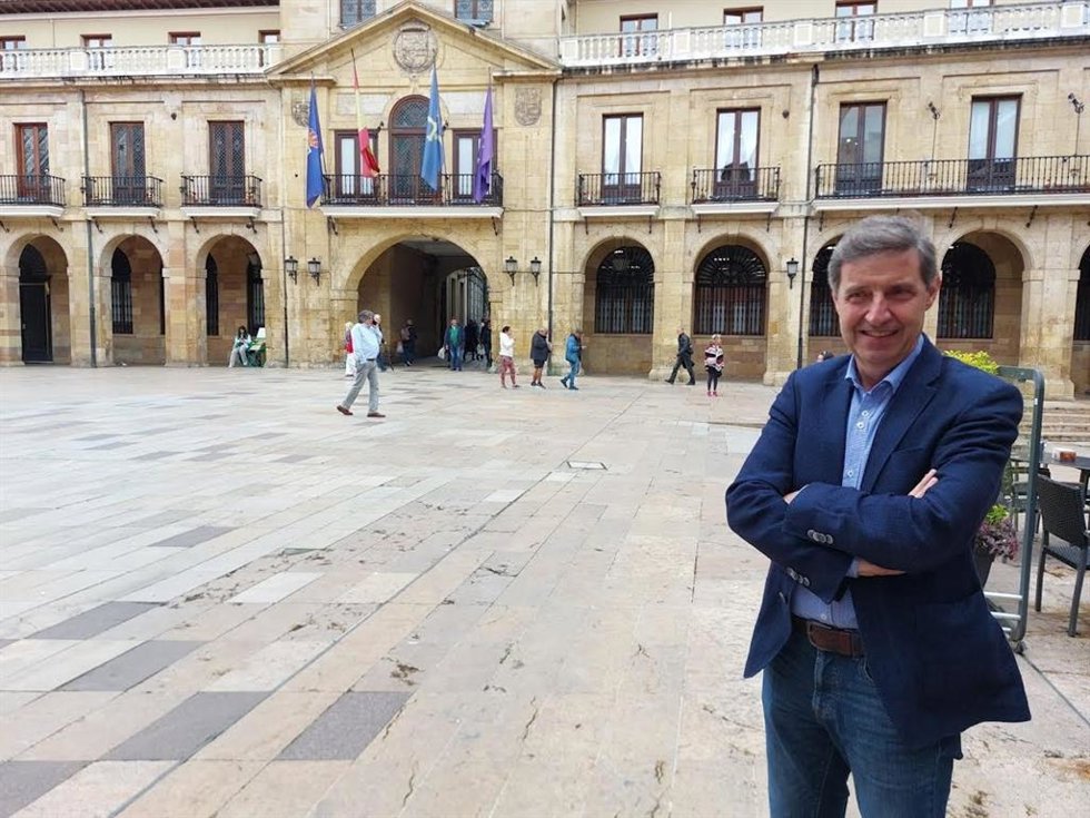 Archivo - Carlos Fernández Llaneza