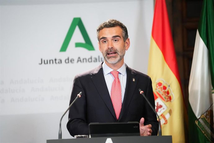 El consejero el consejero de Agricultura, Pesca, Agua y Desarrollo Rural, Ramón Fernández-Pacheco, durante la rueda de prensa posterior al Consejo de Gobierno. Imagen de archivo. 
