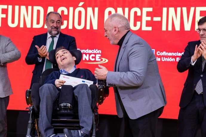 Un alumno con discapacidad de la UPNA obtiene una beca de Fundación ONCE para continuar su carrera investigadora.