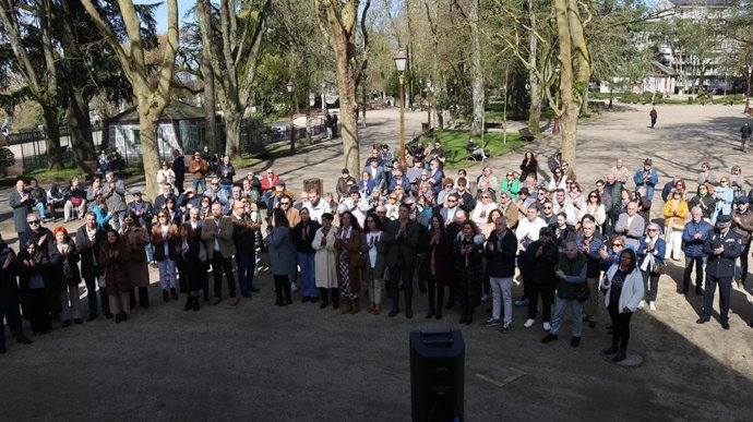 Cientos de lucenses recuerdan a la alcaldesa Paula Alvarellos en el primer aniversario de su fallecimiento