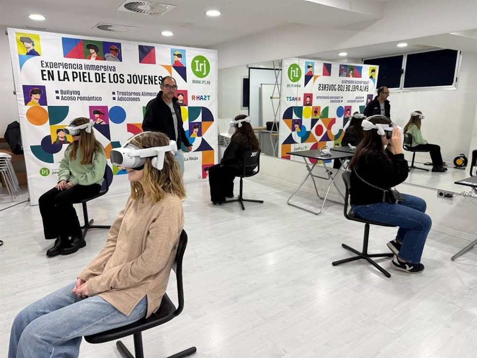"En La Piel De Los Jóvenes: Realidad Virtual Inmersiva Para Prevenir Acoso, Adicciones Y Presión Social Entre Adolescentes