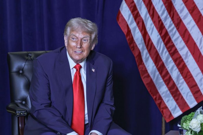 Archivo - September 23, 2025, New York, New York, USA: U.S. President DONALD TRUMP smiles in front of the US Flag in a bilateral meet with  the UN Secretary General during the first day of UNGA80, as the United Nations marks its 80th anniversary amid grow