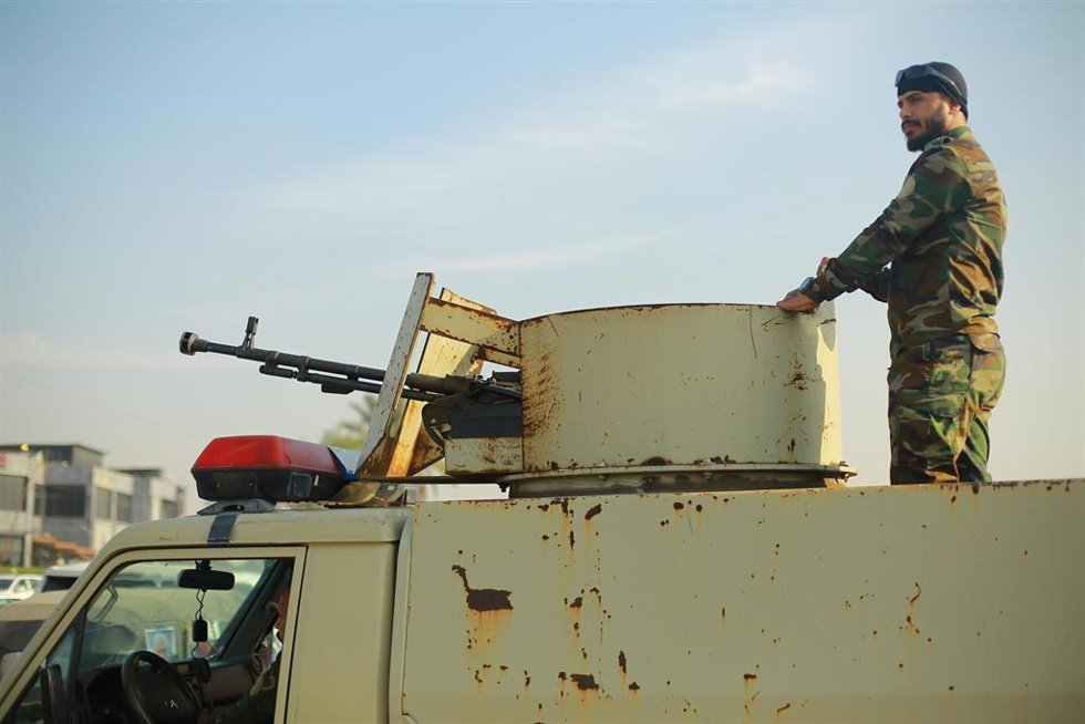 Archivo - Un miembro de las Fuerzas de Moviliización Popular de Irak