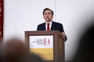 El ministro de Asuntos Exteriores, José Manuel Albares, durante la entrega de los despachos de secretario de embajada a la LXXVII promoción de la carrera diplomática, en la Escuela Diplomática, a 26 de febrero de 2026, en Madrid (España). Estos nuevos fun