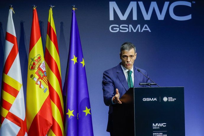 El presidente del Gobierno, Pedro Sánchez, interviene durante la cena oficial de inauguración del Mobile World Congress (MWC) Barcelona 2026, en el Museu Nacional d'Art de Catalunya, a 1 de marzo de 2026, en Barcelona, Catalunya (España). El Mobile Congre