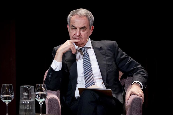 El expresidente del Gobierno José Luis Rodríguez Zapatero interviene durante la presentación del libro 'Las huellas de la Transición. 50 años de cambio y conflicto en democracia', en el Ateneo de Madrid, a 3 de febrero de 2026, en Madrid (España). 