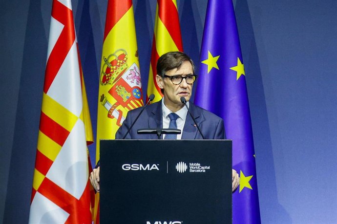 El president de la Generalitat, Salvador Illa, interviene durante la cena oficial de inauguración del Mobile World Congress (MWC) Barcelona 2026, en el Museu Nacional d'Art de Catalunya, este domingo