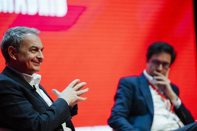 Archivo - El expresidente del Gobierno, José Luis Rodríguez Zapatero, durante el 15º Congreso Regional del PSOE-M,  a 1 de febrero de 2025, junto al ministro Óscar López.