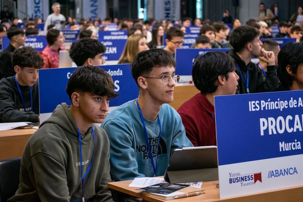 Archivo - El modelo está cambiado y los jóvenes cántabros prefieren emprender a trabajar en una empresa