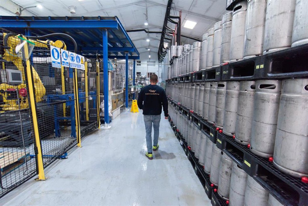 Archivo - Varios tanques de cervezas en la fábrica La Cibeles, a 25 de marzo de 2022, en Madrid (España). Son numerosos los sectores que se están viendo afectados por la huelga de transportistas a nivel nacional. Uno de ellos es el de las fábricas de ce