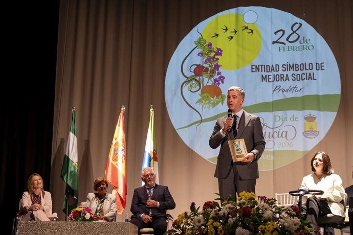 El vicepresidente de Prodetur, tras recibir la Medalla de Andalucía de Gelves por la labor de promoción de la provincia.