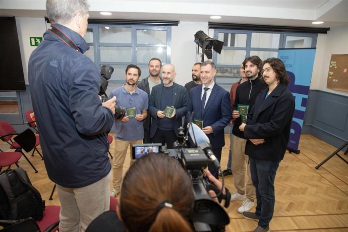 Archivo - El consejero de Cultura Turismo y Deporte, Luis Martínez Abad, presenta ‘Cantabria en corto 2025’