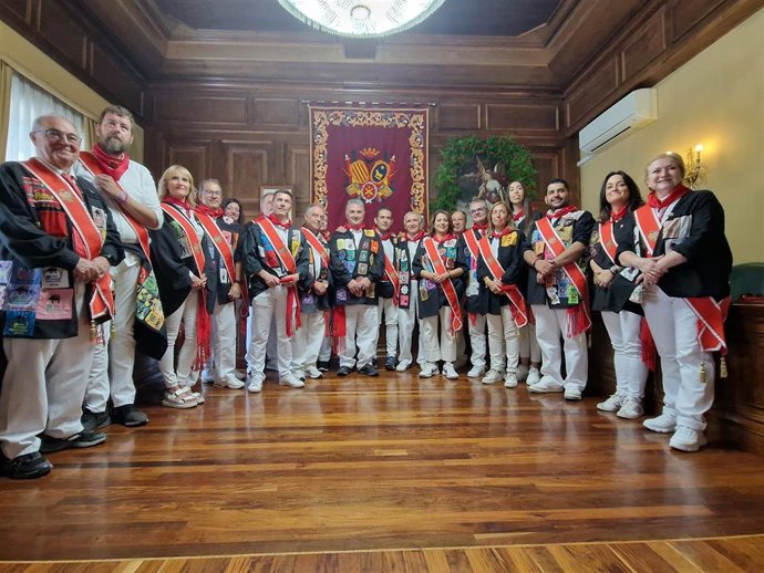 La Corporación Municipal del Ayuntamiento de Teruel ataviada para La Vaquilla