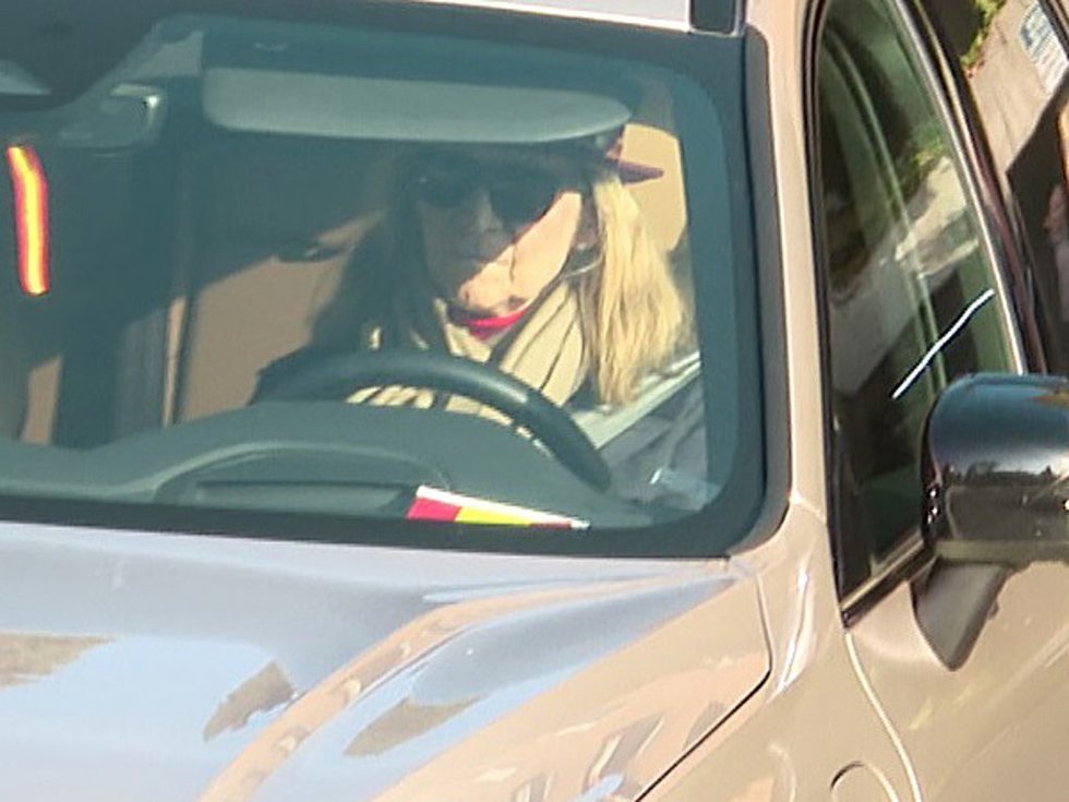 La infanta Elena, discreta sobre el conflicto entre Estados Unidos, Israel e Irán que ha sorprendido al Rey Juan Carlos en Emiratos Árabes