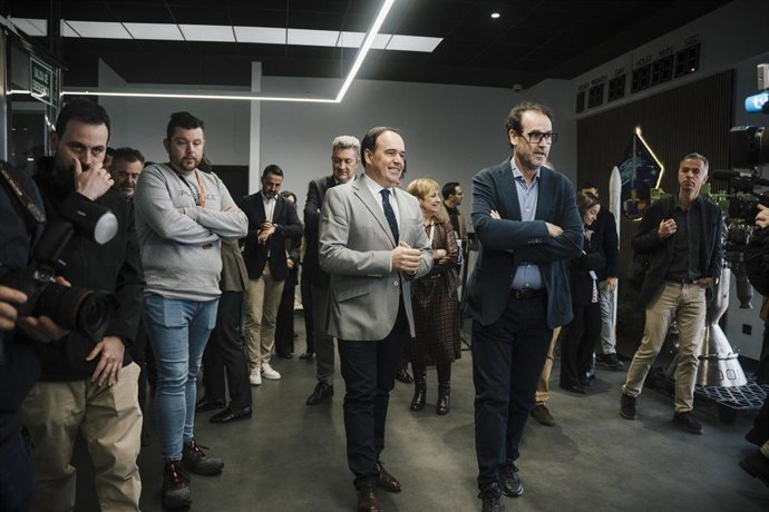 El 'president' de la Generalitat, Juanfran Pérez Llorca, durante su visita este lunes a PLD Space, en Elche (Alicante)
