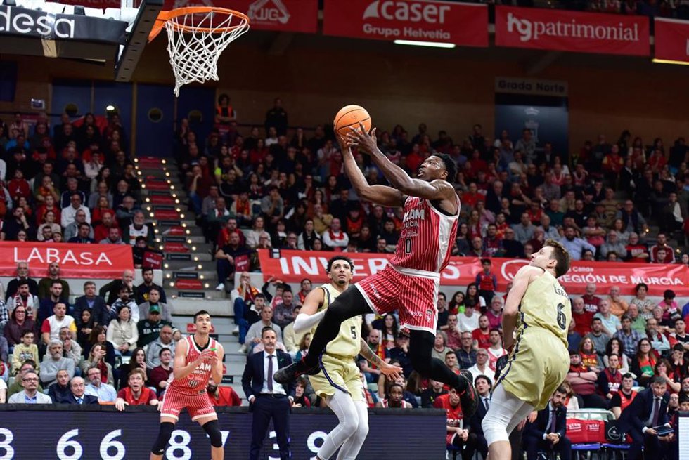 Devontae Cacok entra a canasta en el UCAM Murcia-Bara de la Liga Endesa 25-26