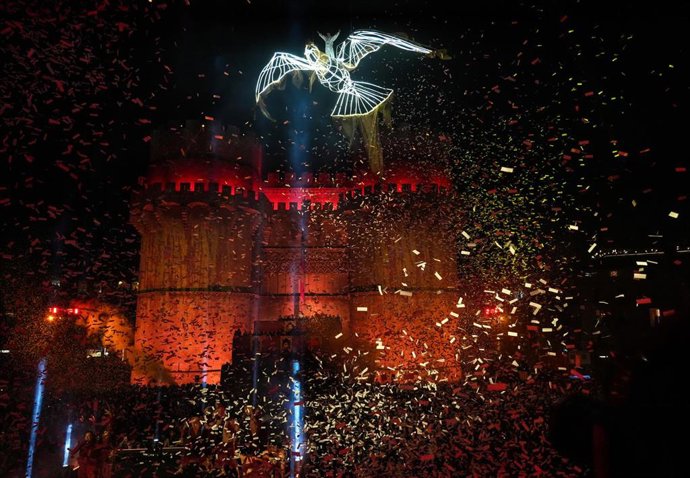 Actuación durante la Crida de las Fallas 2025, en las Torres de Serranos, a 22 de febrero de 2026, en Valencia, Comunidad Valenciana (España).  