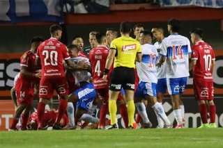 Futbol, Nublense vs Universidad Catolica Quinta fecha, campeonato Nacional Liga de Primera 2026. El equipo de Universidad Catolica es fotografiado durante el partido de primera division disputado en el estadio Nelson Oyarzun de Chillan,