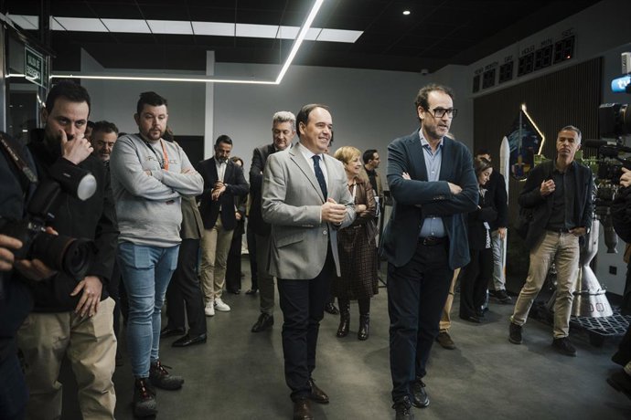 El president de la Generalitat, Juanfran Pérez Llorca, durant la seua visita estedilluns a PLD Space, a Elx