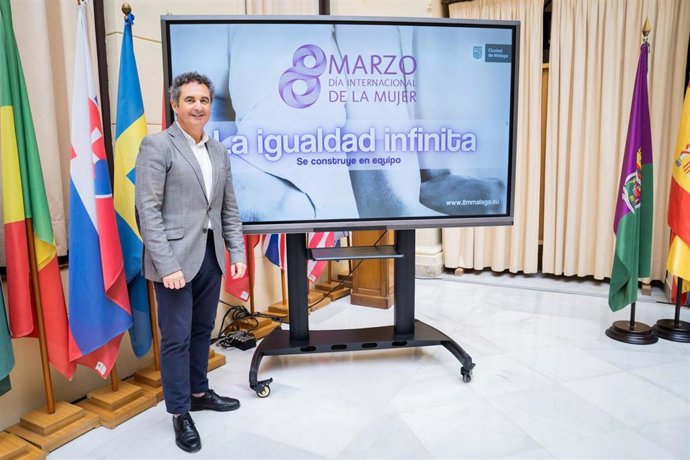 El concejal delegado de Derechos Sociales, Francisco Cantos, presenta la campaña y las actividades programadas por el Ayuntamiento con motivo del Día Internacional de la Mujer.