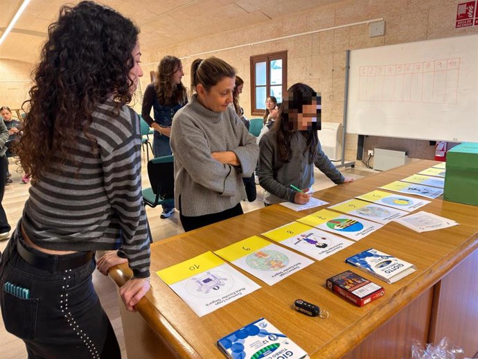 El Consejo de Infancia y Adolescencia de Andratx elige el logo de la Ruta Escolar Segura.